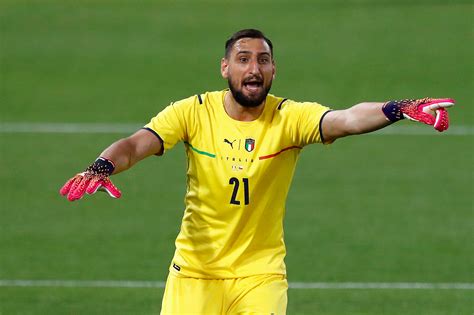 donnarumma footballer.